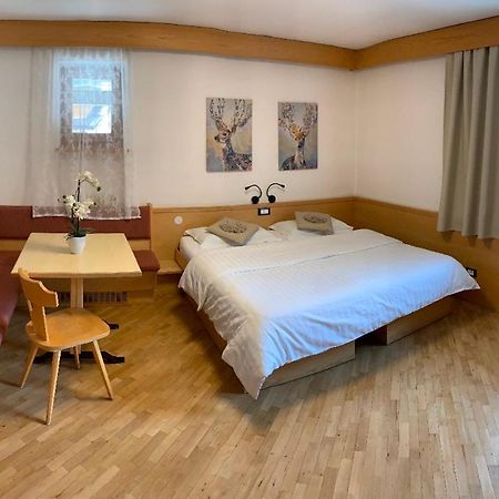 Bed & Breakfast Garni Tobia Campitello di Fassa Exteriör bild