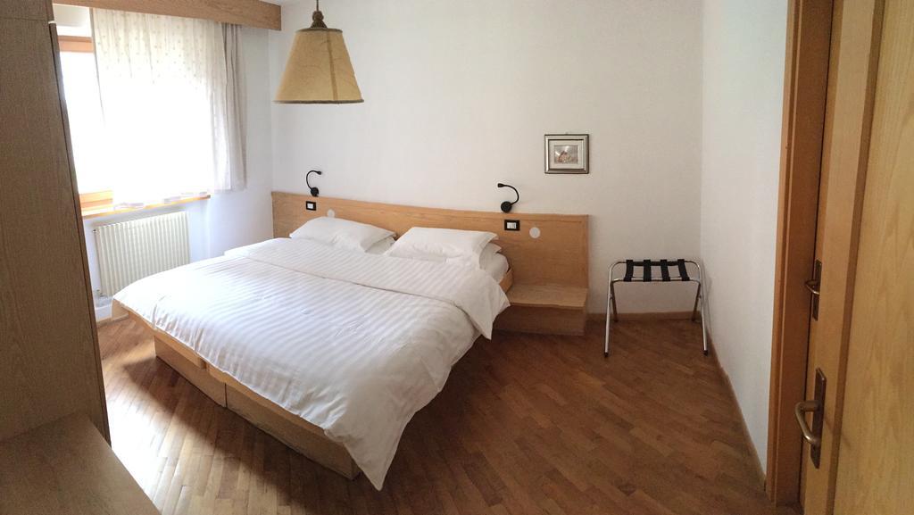 Bed & Breakfast Garni Tobia Campitello di Fassa Exteriör bild