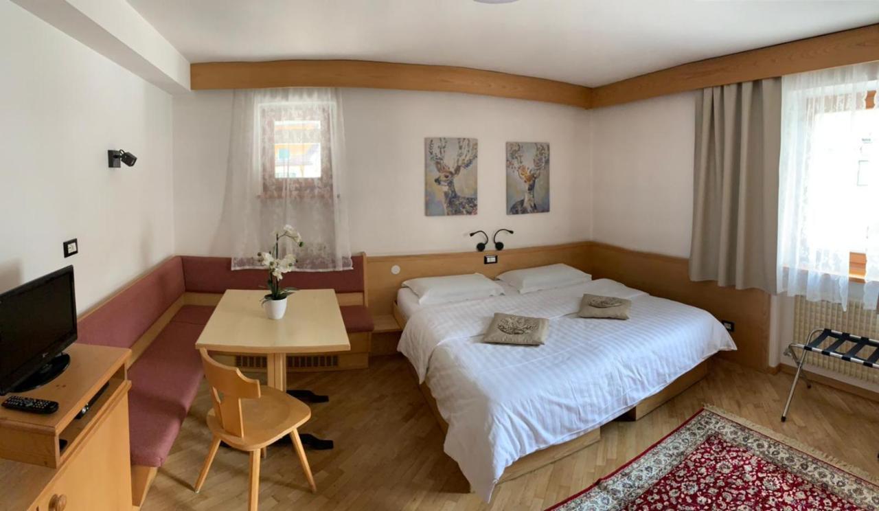 Bed & Breakfast Garni Tobia Campitello di Fassa Exteriör bild